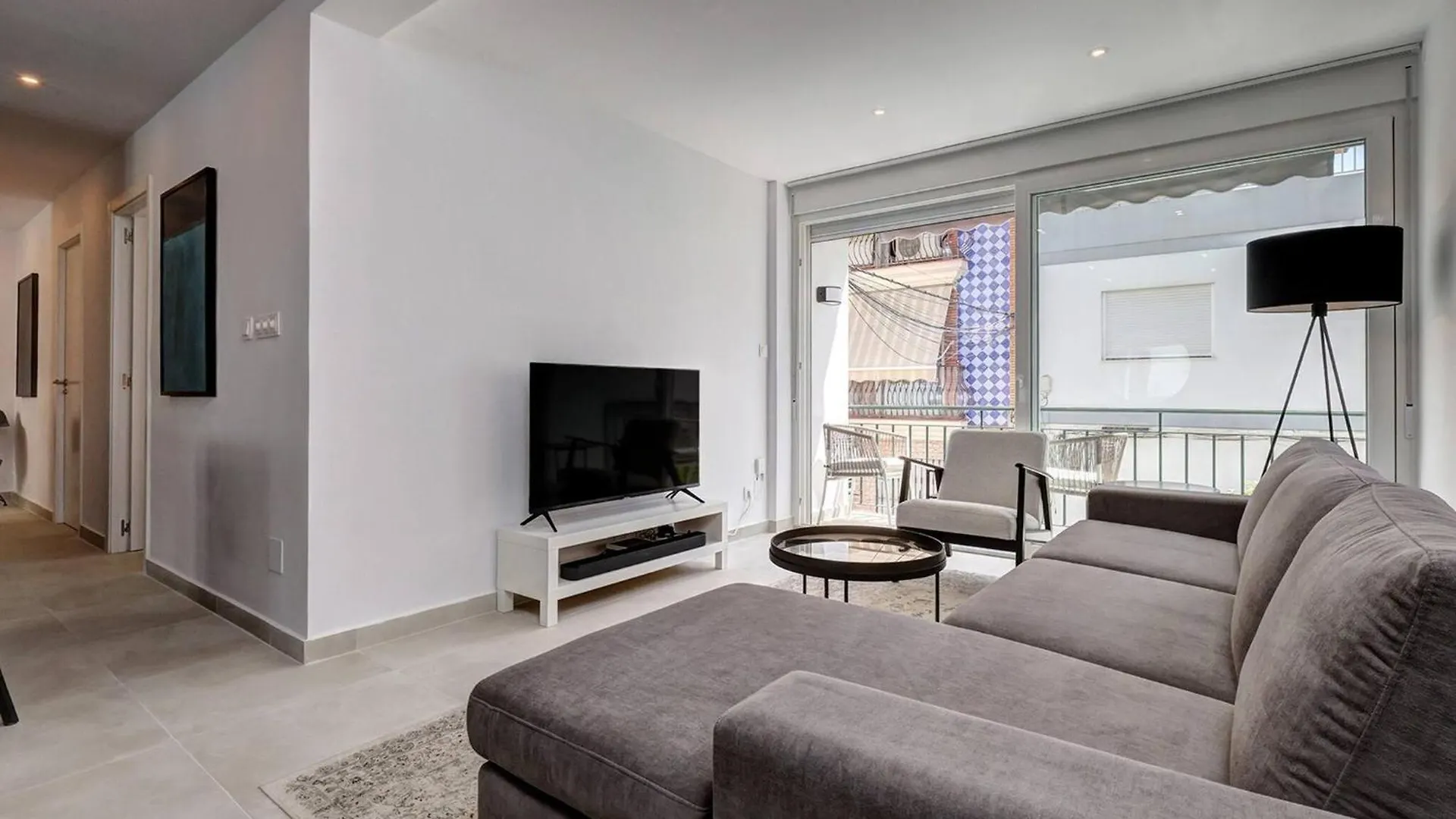 Apartment 022 Stylish & Modern Fuengirola Apt, Near Beach Spain