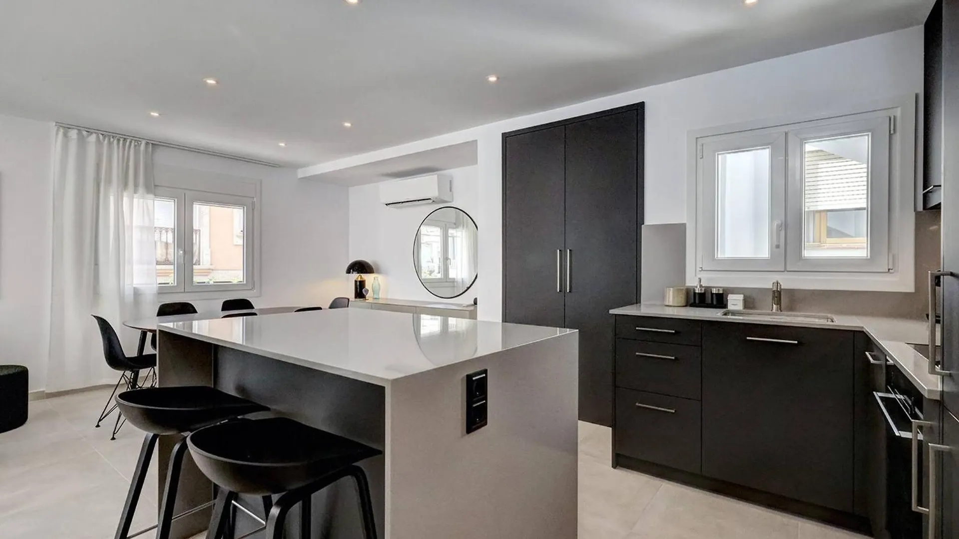 Apartment 022 Stylish & Modern Fuengirola Apt, Near Beach Spain