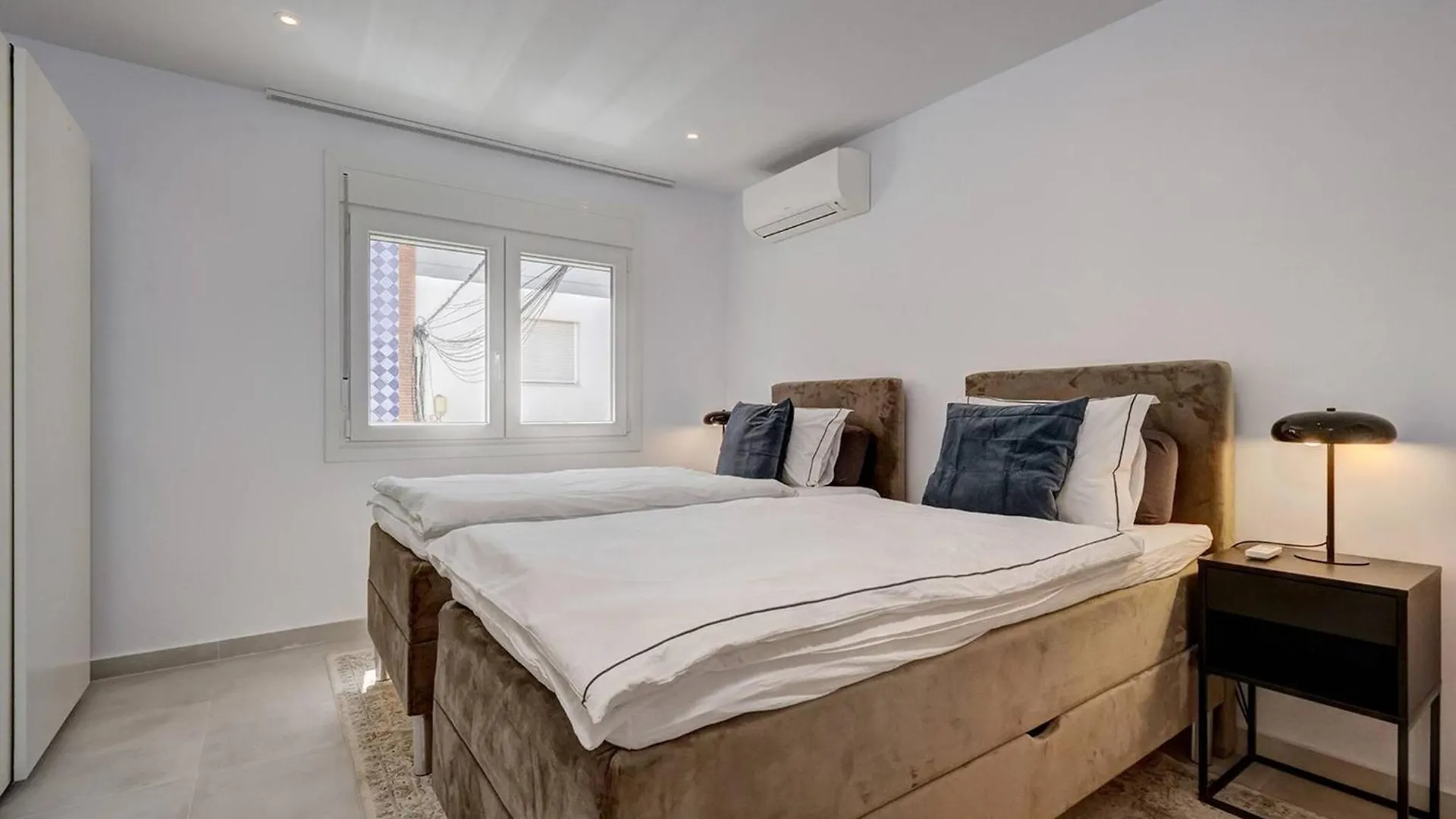 Apartment 022 Stylish & Modern Fuengirola Apt, Near Beach