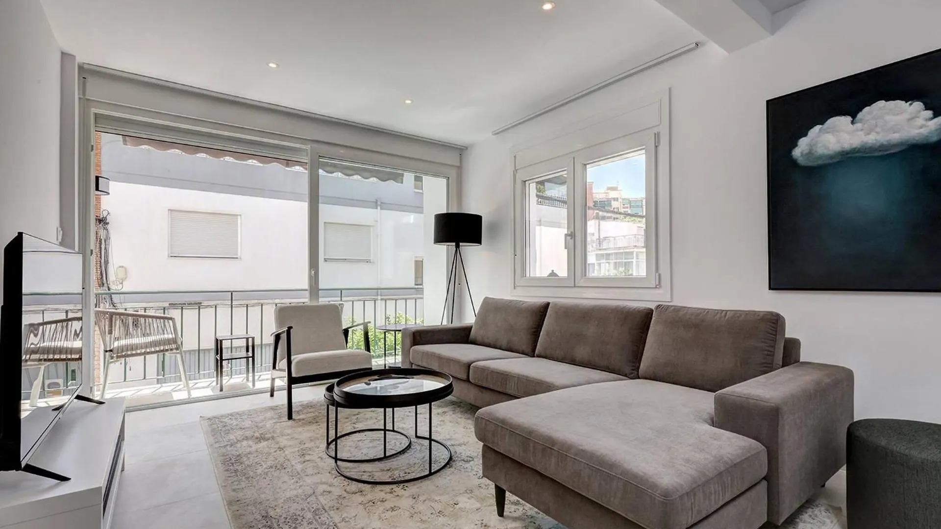 Apartment 022 Stylish & Modern Fuengirola Apt, Near Beach Spain