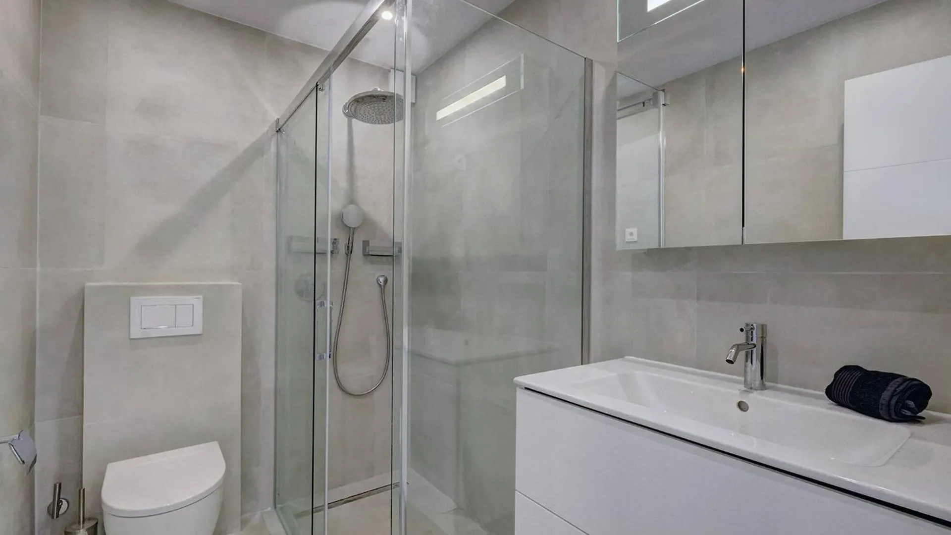 022 Stylish & Modern Fuengirola Apt, Near Beach Spain